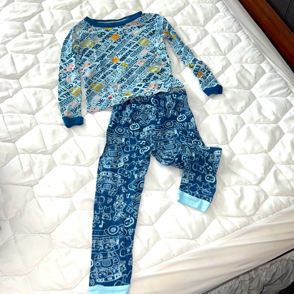 Size 5T Cocomelon 2 sets The Wheels On The Bus Pajamas sets - Picture 1 of 10